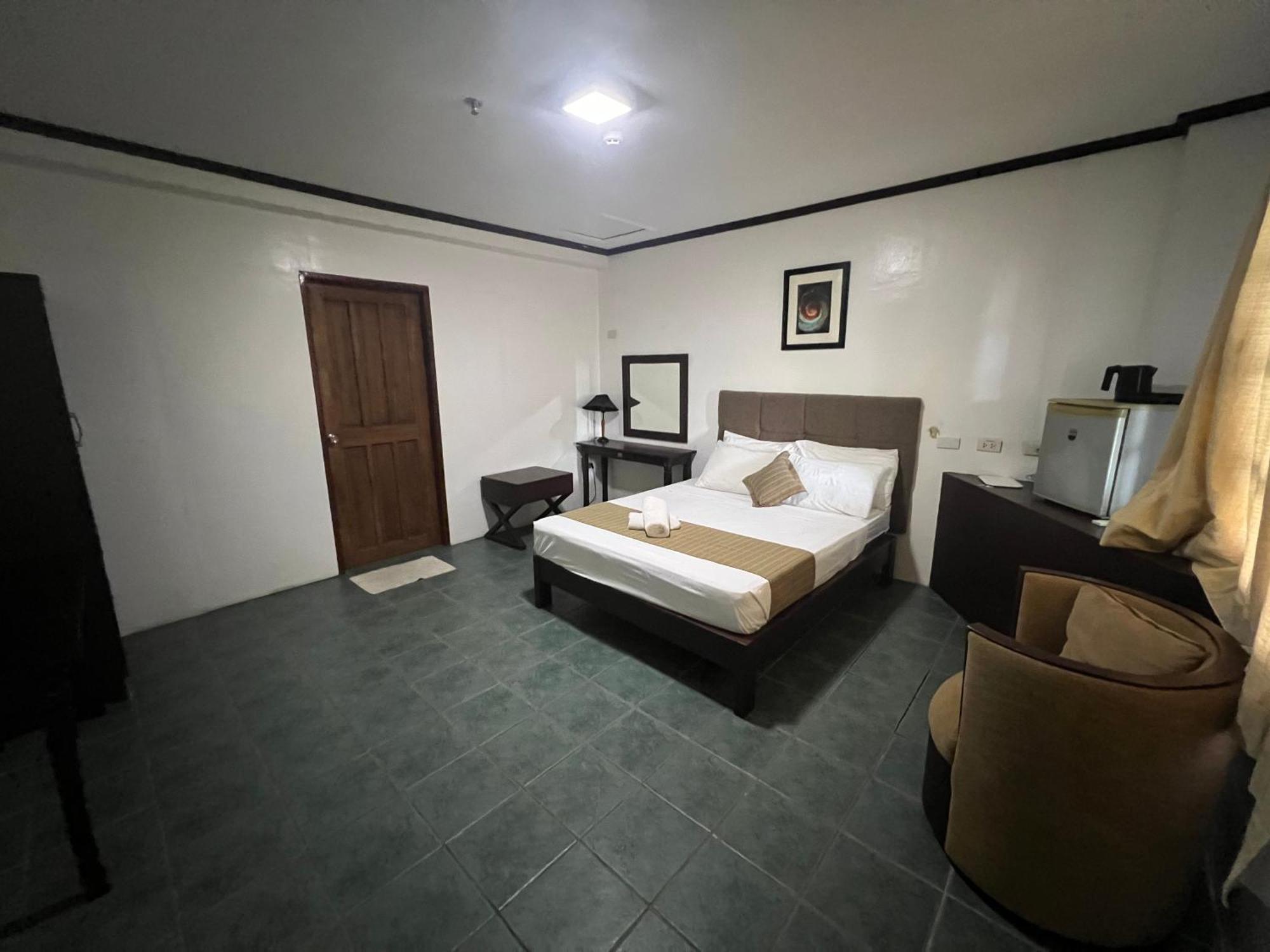 Subiza Beach Resort Olongapo Exterior photo
