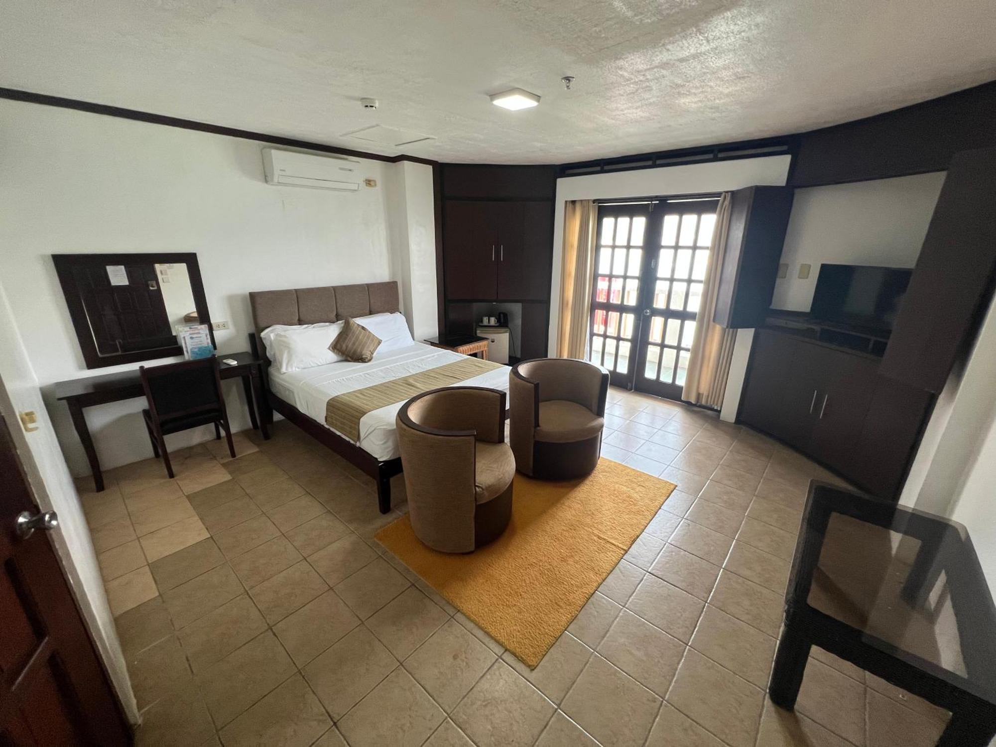 Subiza Beach Resort Olongapo Exterior photo