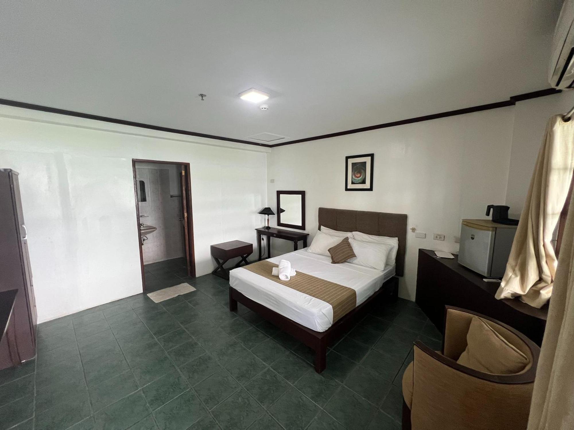 Subiza Beach Resort Olongapo Exterior photo