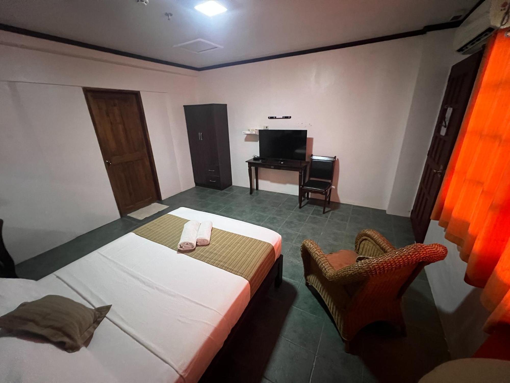 Subiza Beach Resort Olongapo Exterior photo
