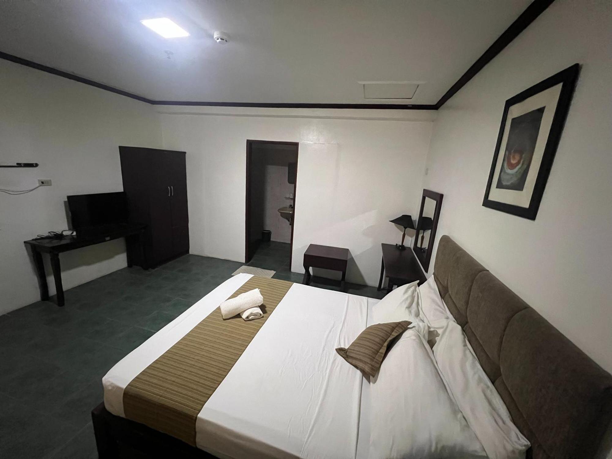 Subiza Beach Resort Olongapo Exterior photo