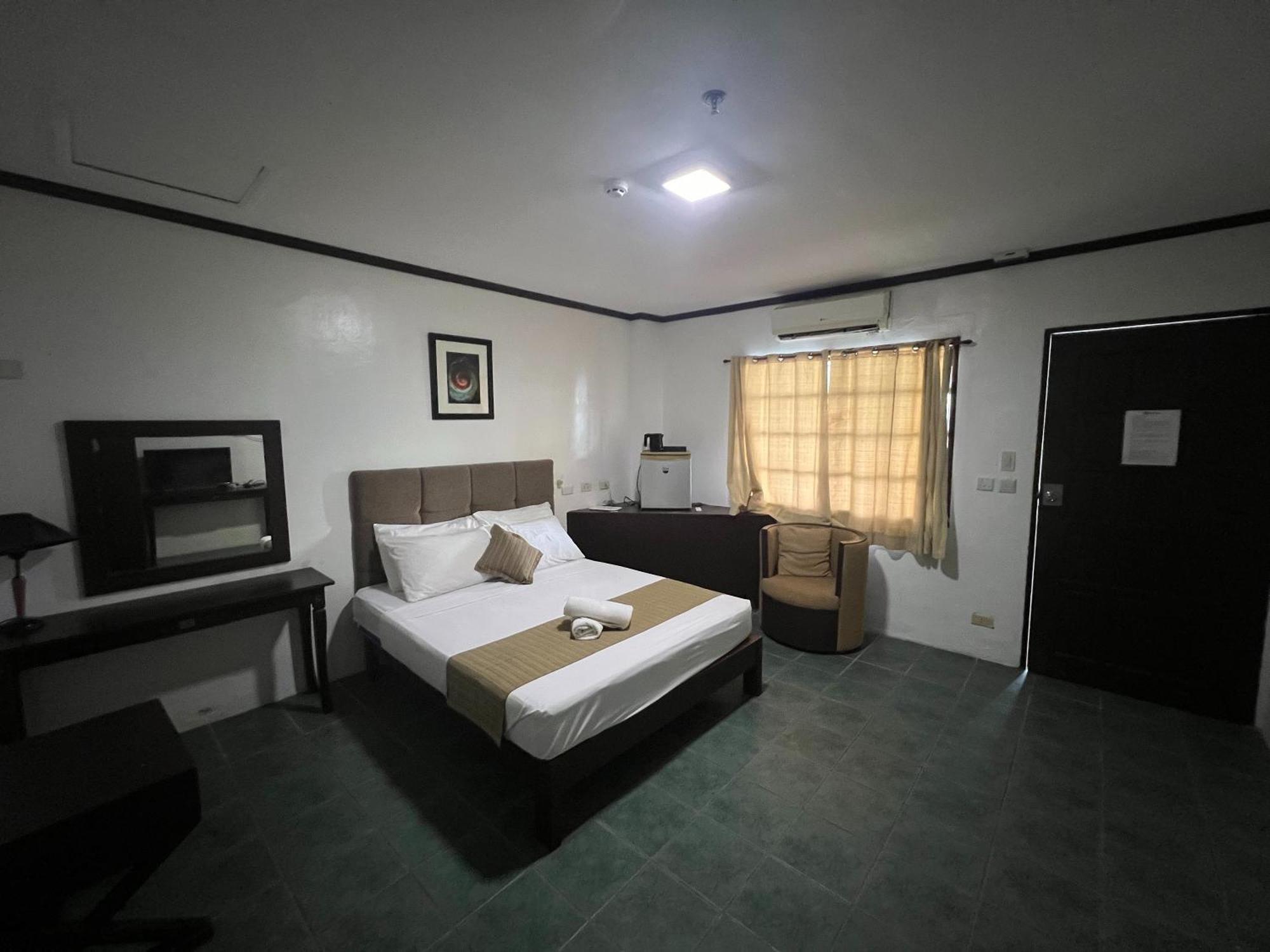 Subiza Beach Resort Olongapo Exterior photo