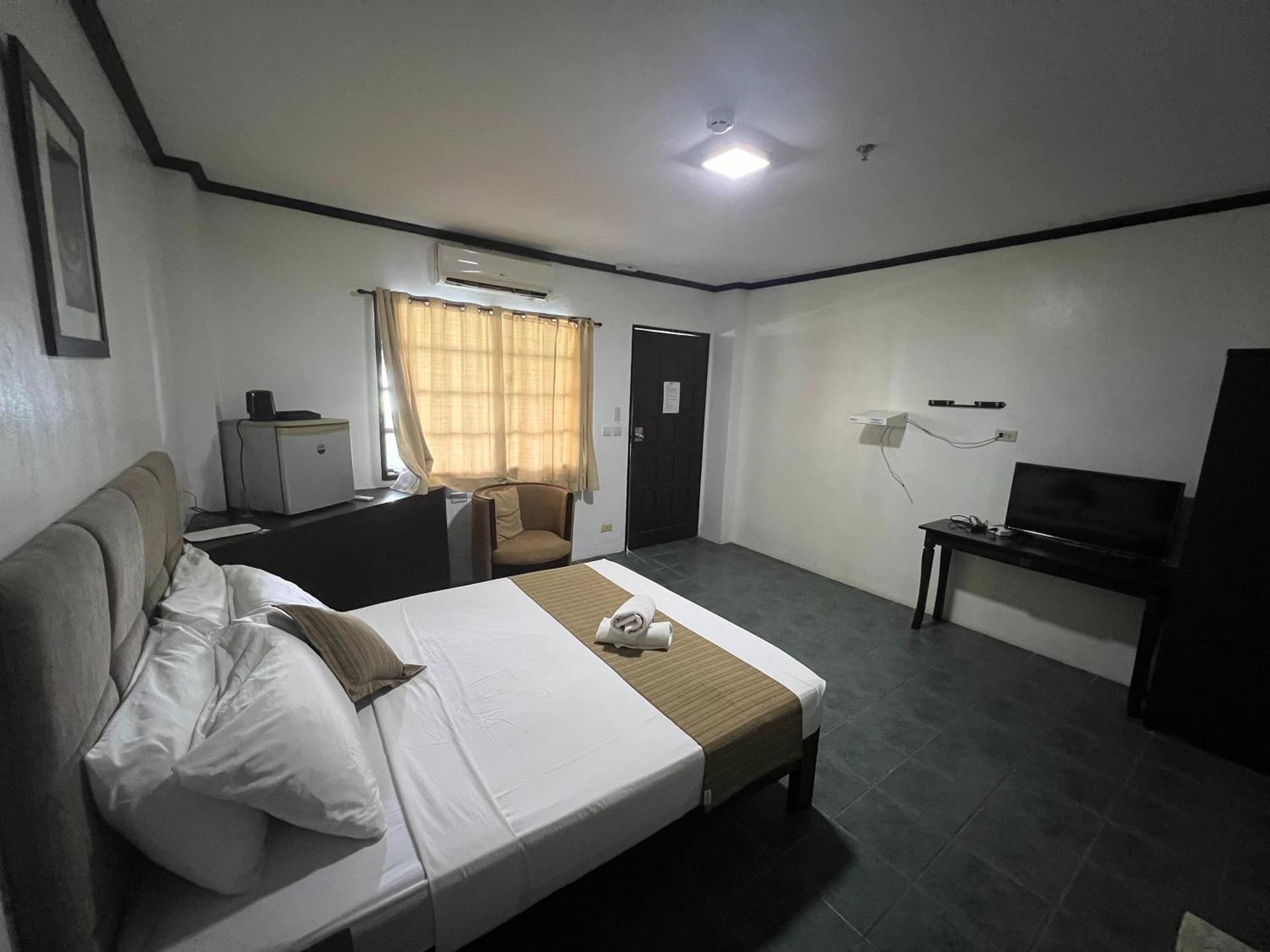 Subiza Beach Resort Olongapo Exterior photo