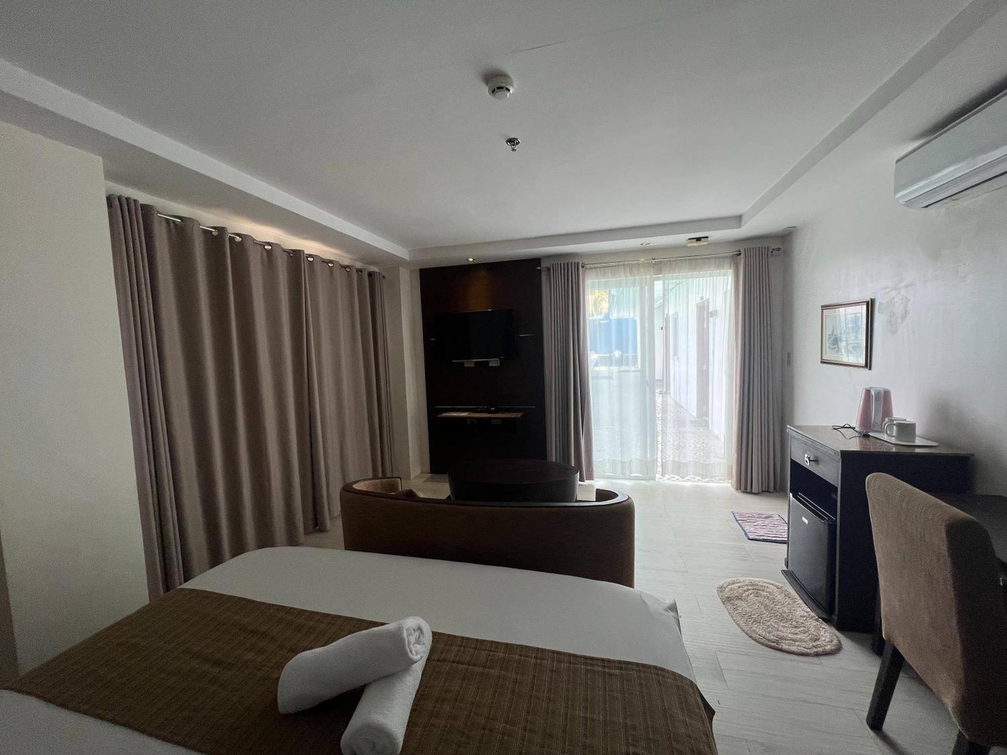 Subiza Beach Resort Olongapo Exterior photo