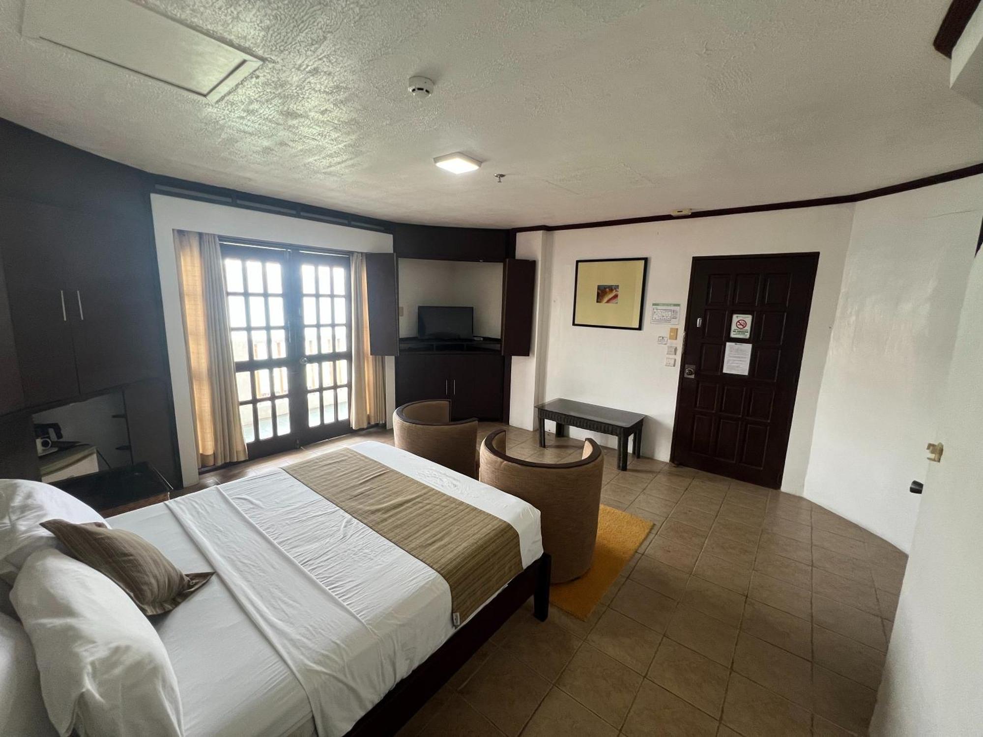 Subiza Beach Resort Olongapo Exterior photo