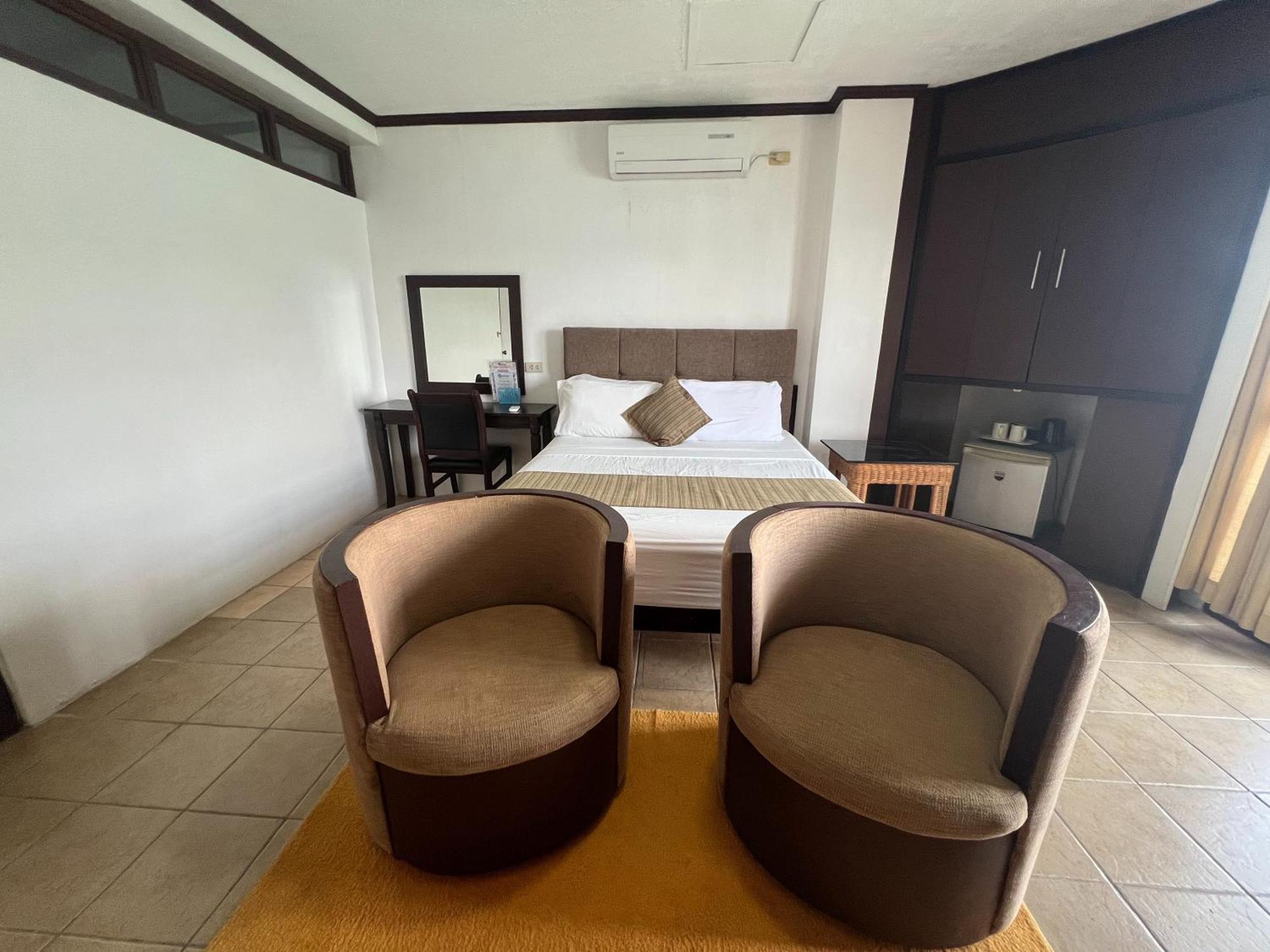 Subiza Beach Resort Olongapo Exterior photo