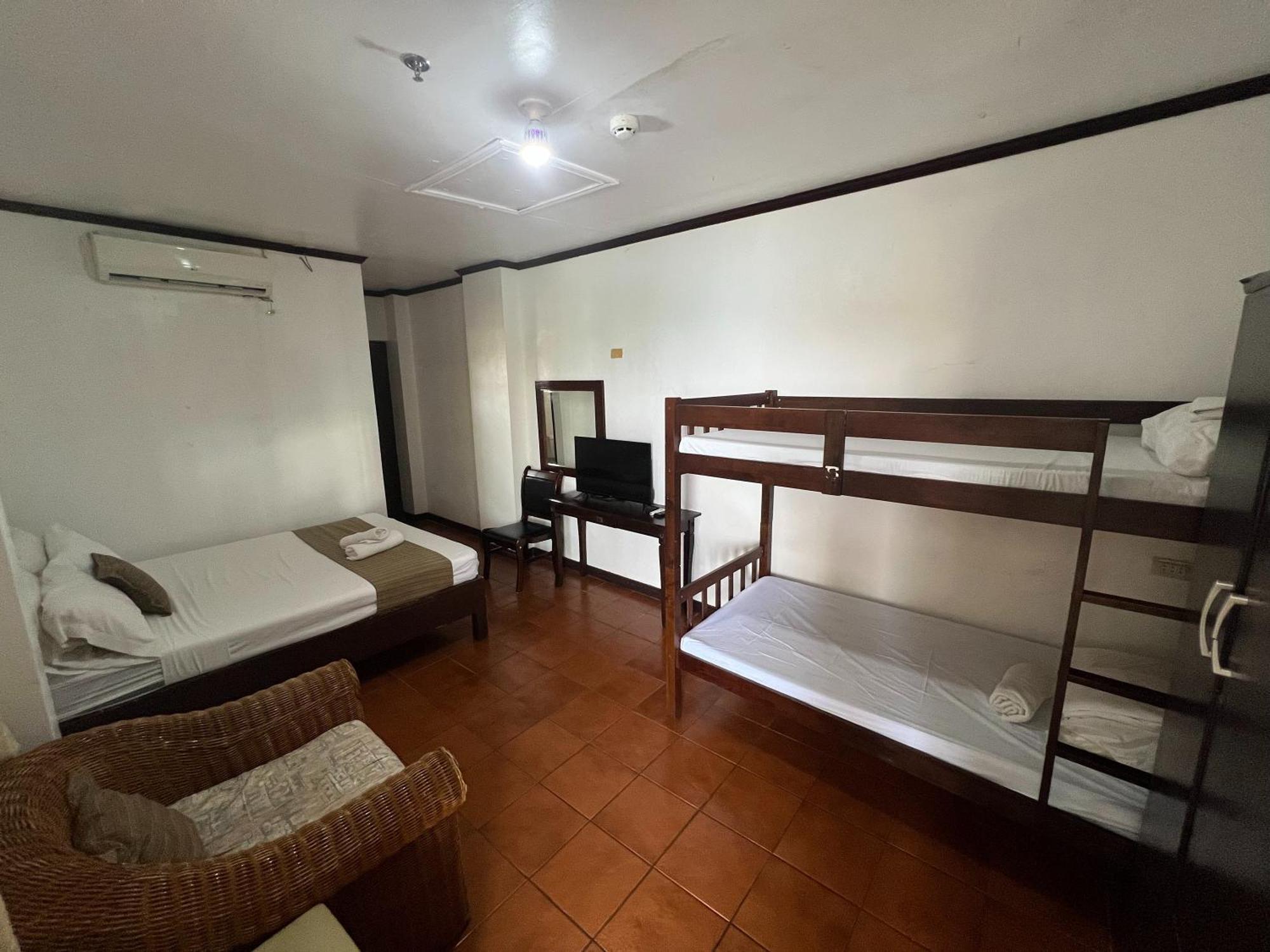 Subiza Beach Resort Olongapo Exterior photo