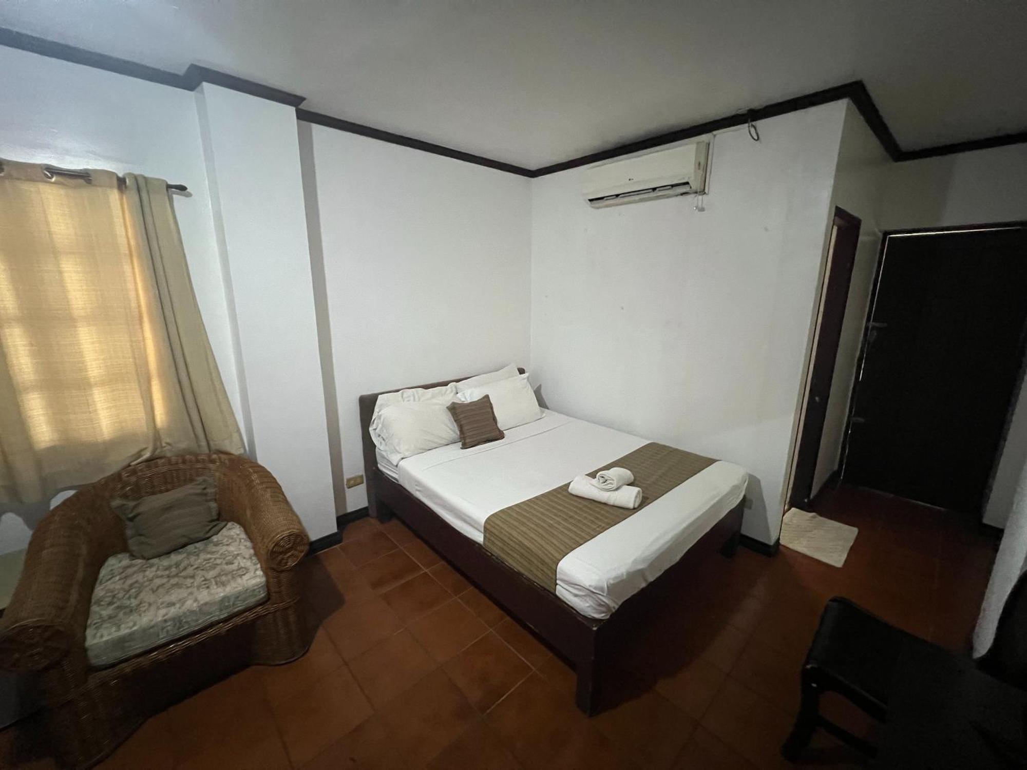 Subiza Beach Resort Olongapo Exterior photo