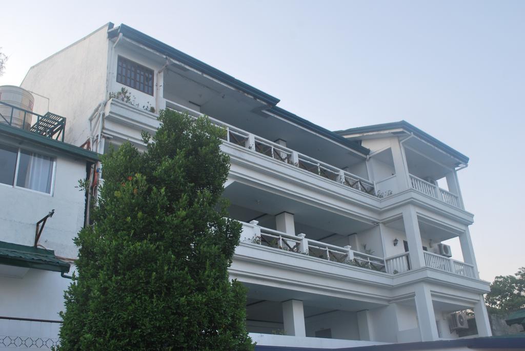 Subiza Beach Resort Olongapo Exterior photo